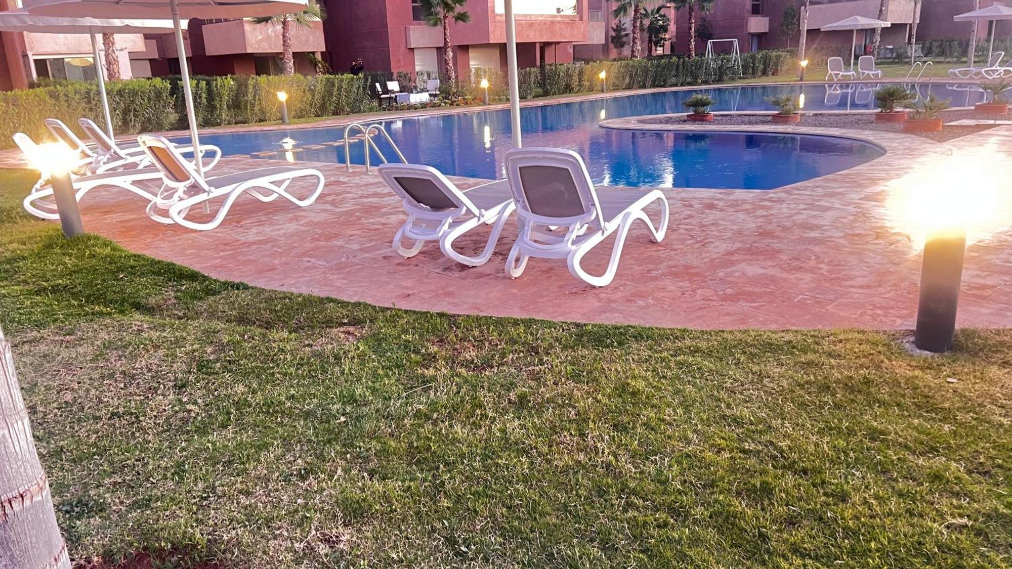 Appartement De Luxe Avec Jardin Vue Sur La Piscine Golf Securise 24H Sur 24 A 5 Minutes De L Aeroport マラケシュ エクステリア 写真